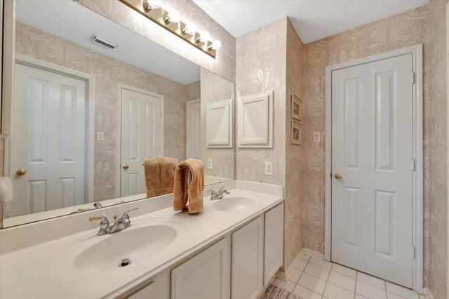 3923 Diamond Grove Court, Houston, TX 77059