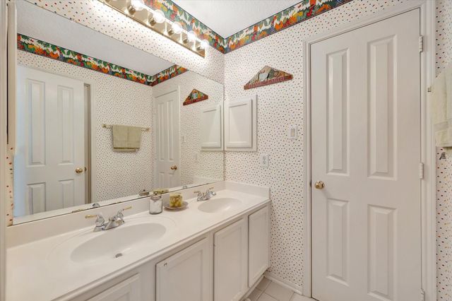 3923 Diamond Grove Court, Houston, TX 77059