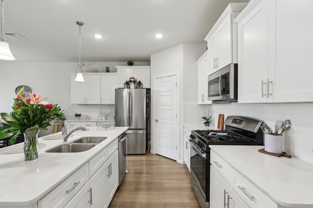 608 Cherry Hills Road, Red Oak, TX 75154