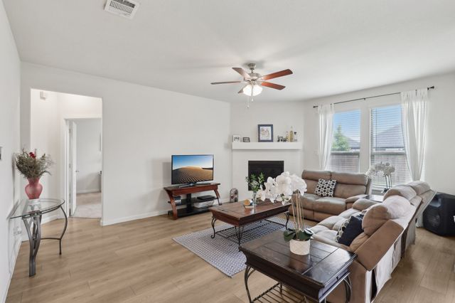 608 Cherry Hills Road, Red Oak, TX 75154