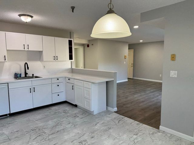 74 Tennis Plaza Rd 31, Dracut, MA 01826