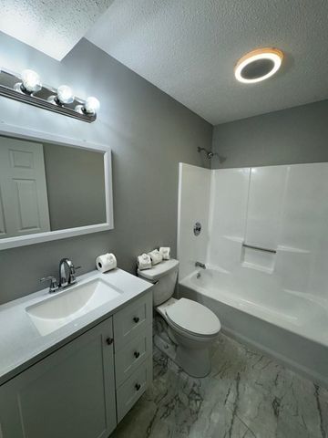 74 Tennis Plaza Rd 31, Dracut, MA 01826