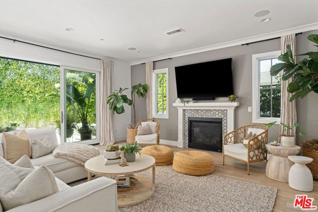 11813 Woodbine Street, Los Angeles, CA 90066