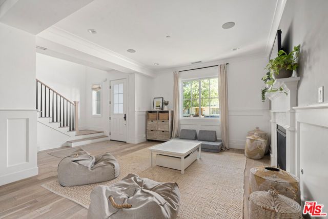 11813 Woodbine Street, Los Angeles, CA 90066