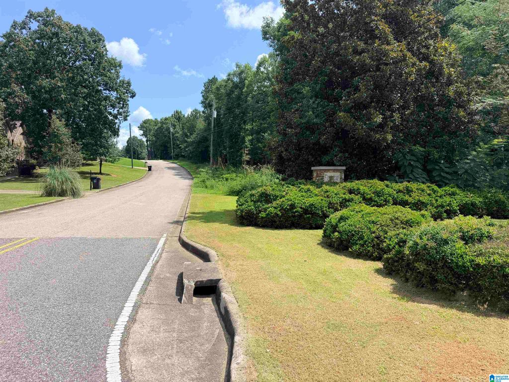 912 BENDING CREEK DRIVE, Bessemer, AL 35023