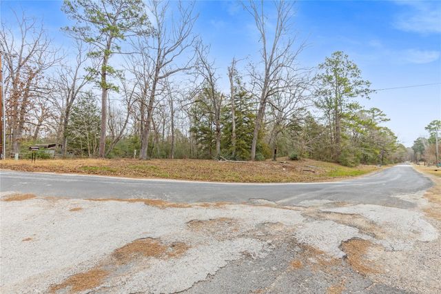 640 Lake Livingston Boulevard, Livingston, TX 77351