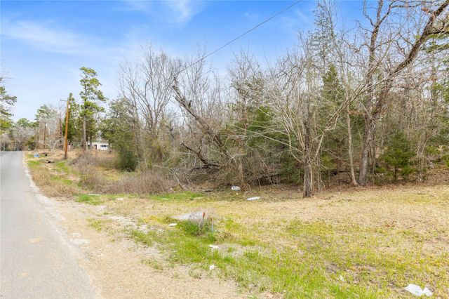 640 Lake Livingston Boulevard, Livingston, TX 77351