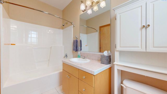 491 Adair Drive, Richland, WA 99352