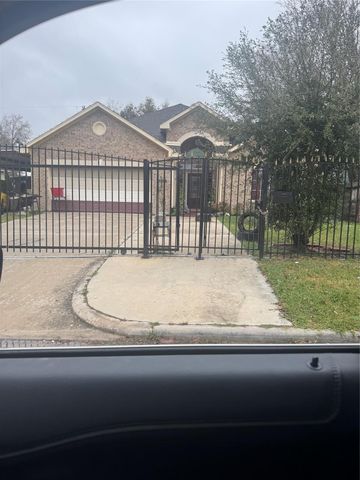 5950 Doolittle Boulevard, Houston, TX 77033