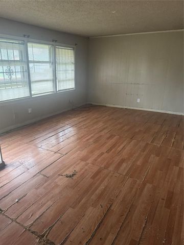 5950 Doolittle Boulevard, Houston, TX 77033