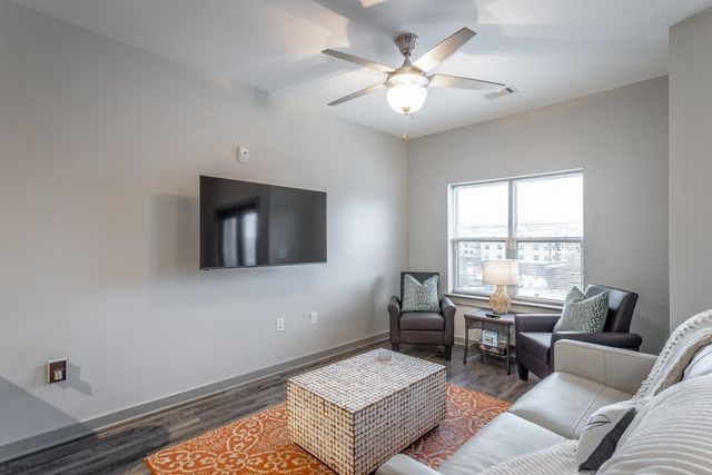 804 Riverfront Parkway 208, Chattanooga, TN 37402