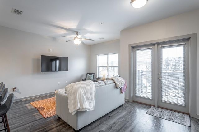 804 Riverfront Parkway 208, Chattanooga, TN 37402