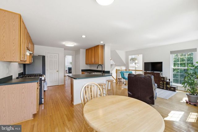 20628 GLENMERE SQ, Sterling, VA 20165
