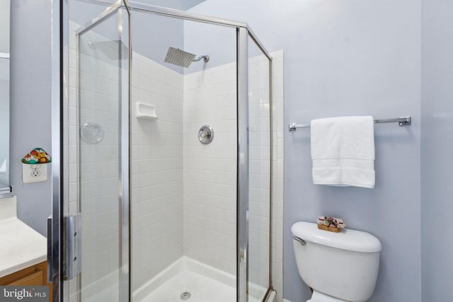 20628 GLENMERE SQ, Sterling, VA 20165