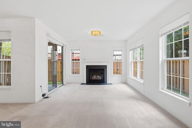 20628 GLENMERE SQ, Sterling, VA 20165
