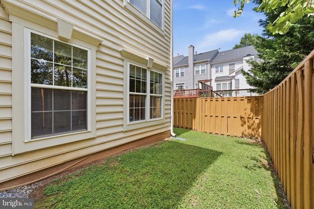 20628 GLENMERE SQ, Sterling, VA 20165