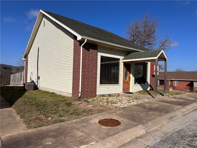 1 Blue Water Circle, Holiday Island, AR 72631