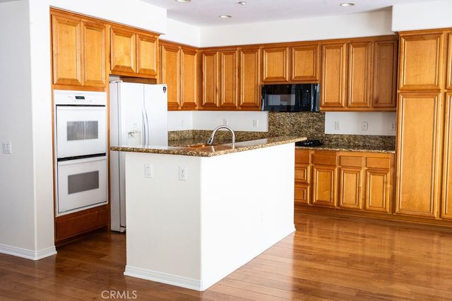 29274 Henderson, Highland, CA 92346