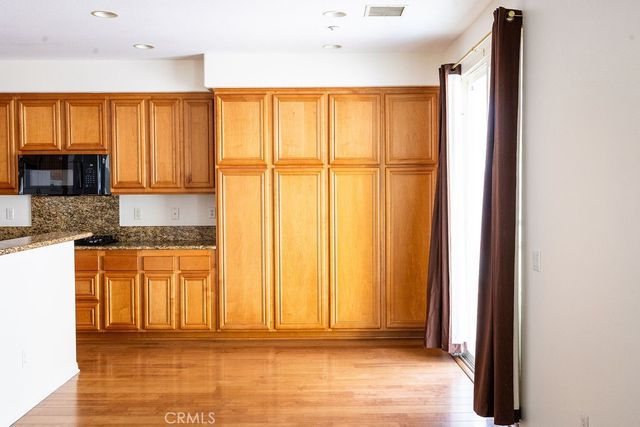 29274 Henderson, Highland, CA 92346