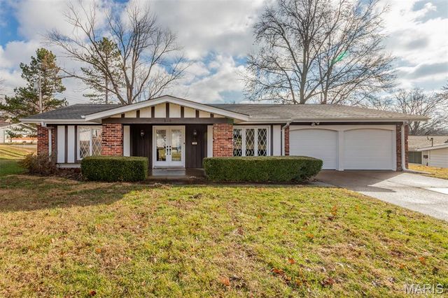 109 Little Hill Court, Ballwin, MO 63011