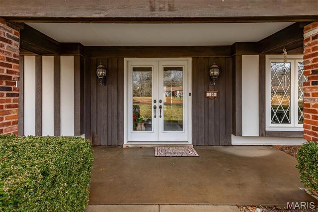 109 Little Hill Court, Ballwin, MO 63011