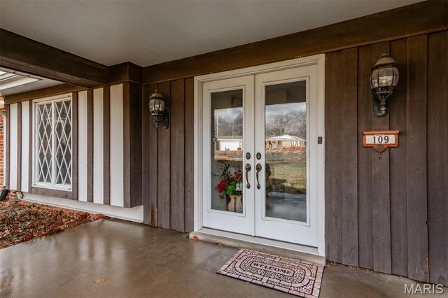 109 Little Hill Court, Ballwin, MO 63011