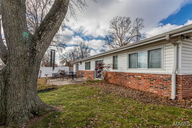 109 Little Hill Court, Ballwin, MO 63011