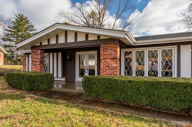 109 Little Hill Court, Ballwin, MO 63011