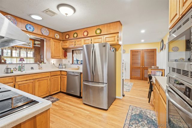 2124 Skyline Drive, Bartlesville, OK 74006