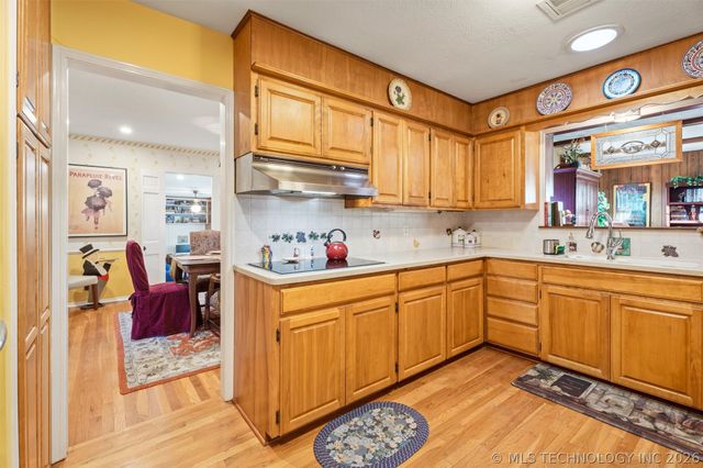 2124 Skyline Drive, Bartlesville, OK 74006