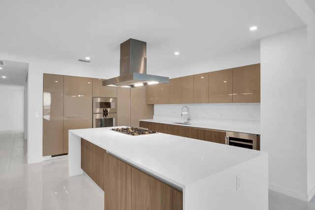 435 BAYSHORE Drive 803, Fort Lauderdale, FL 33304