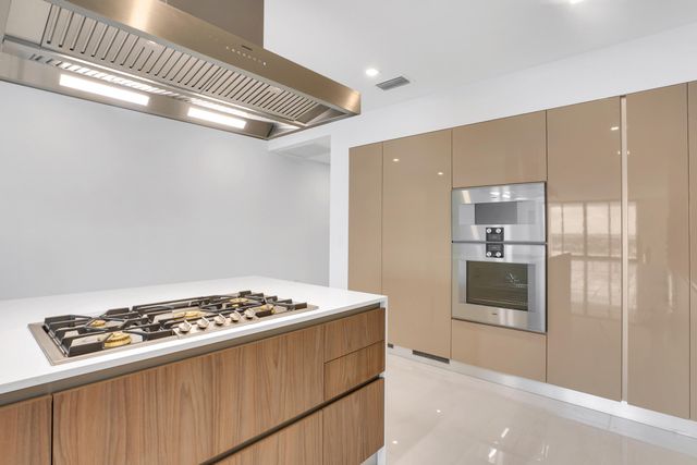 435 BAYSHORE Drive 803, Fort Lauderdale, FL 33304