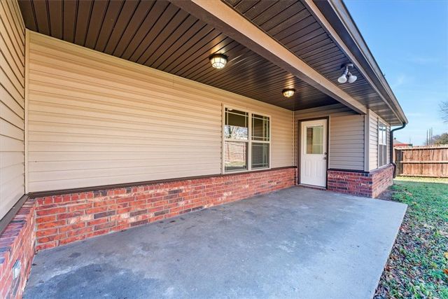 1872 Spring Creek Avenue, Springdale, AR 72764