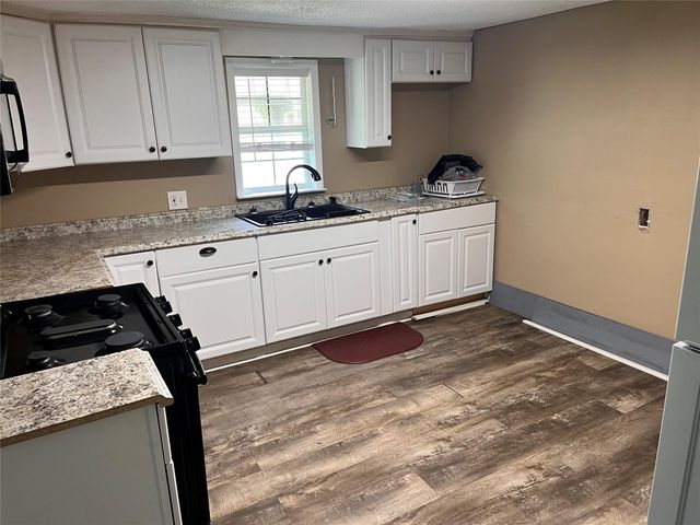 208 E Pecan Lane, Clute, TX 77531