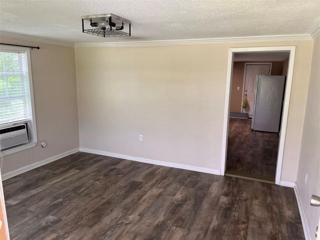 208 E Pecan Lane, Clute, TX 77531