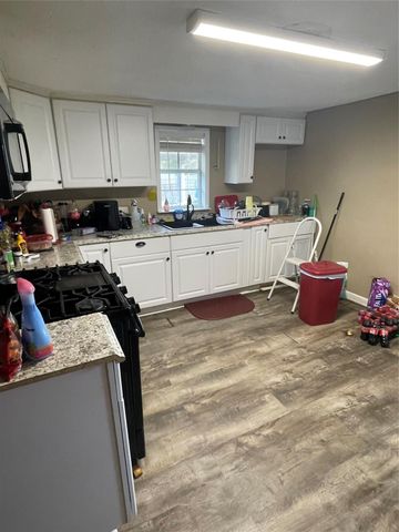 208 E Pecan Lane, Clute, TX 77531