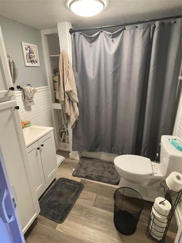 208 E Pecan Lane, Clute, TX 77531