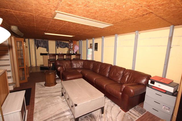 9000 W Custer AVENUE, Milwaukee, WI 53225
