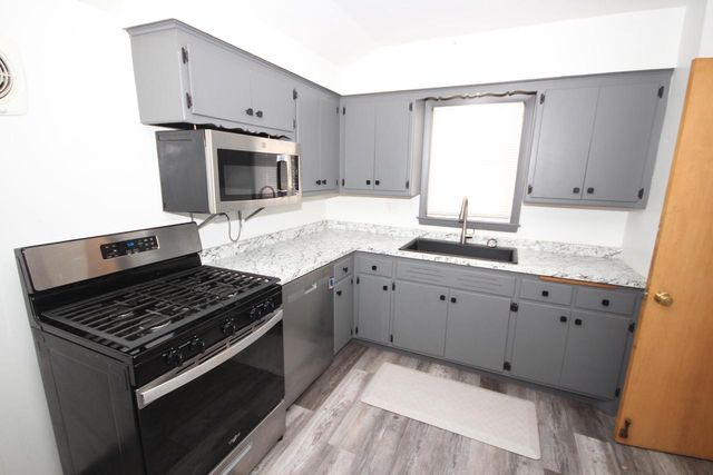 9000 W Custer AVENUE, Milwaukee, WI 53225