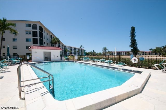 29 High Point CIR E 503, Naples, FL 34103