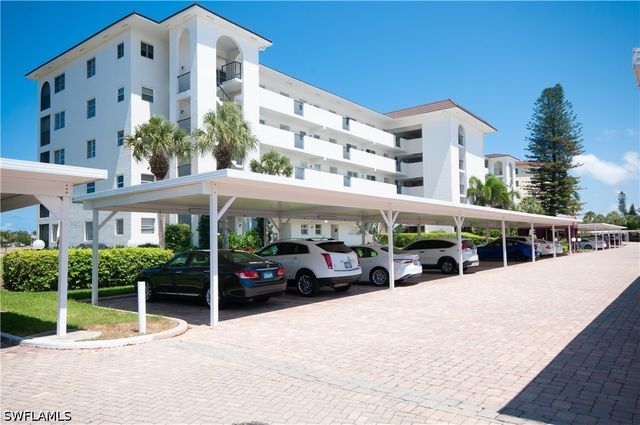 29 High Point CIR E 503, Naples, FL 34103
