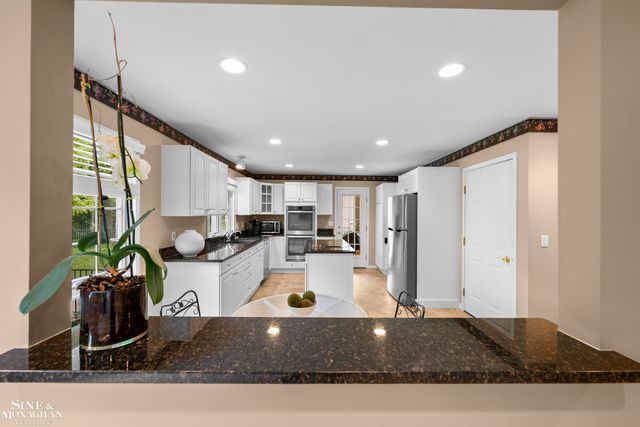 25963 Ridgewood Drive, Farmington Hills, MI 48336
