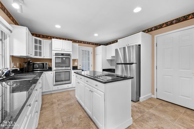 25963 Ridgewood Drive, Farmington Hills, MI 48336