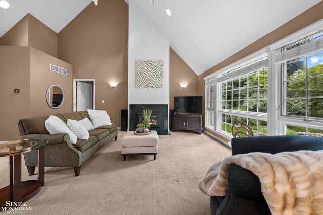 25963 Ridgewood Drive, Farmington Hills, MI 48336