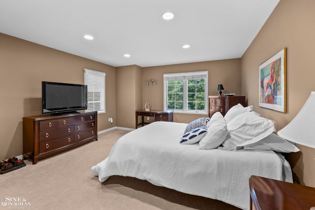25963 Ridgewood Drive, Farmington Hills, MI 48336