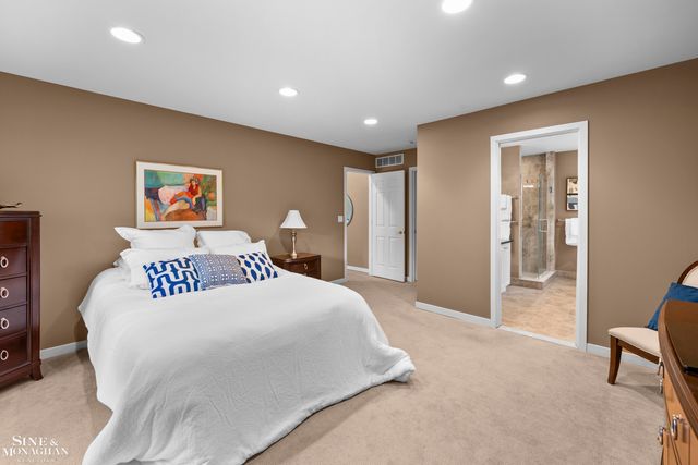 25963 Ridgewood Drive, Farmington Hills, MI 48336