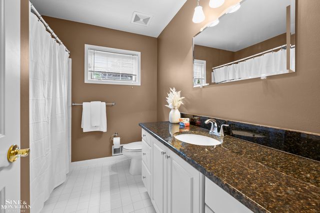 25963 Ridgewood Drive, Farmington Hills, MI 48336