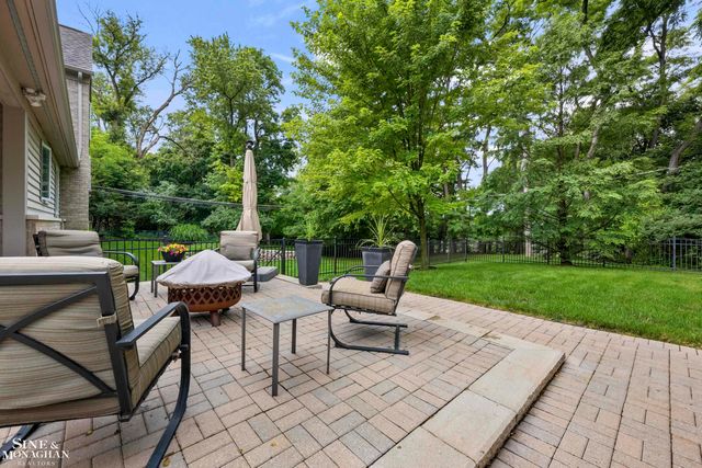 25963 Ridgewood Drive, Farmington Hills, MI 48336