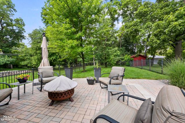 25963 Ridgewood Drive, Farmington Hills, MI 48336