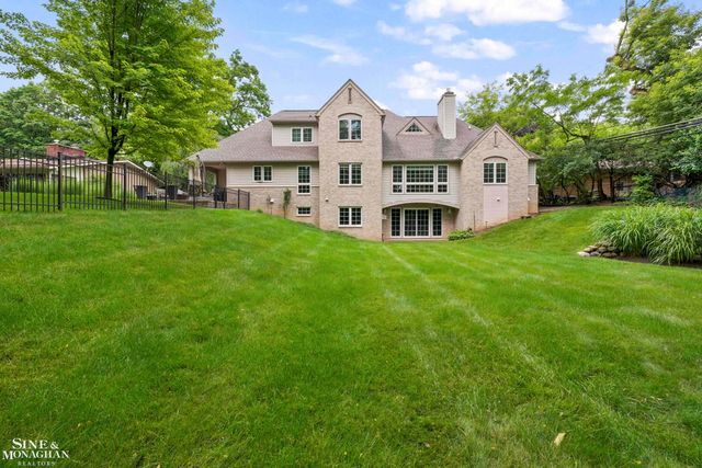 25963 Ridgewood Drive, Farmington Hills, MI 48336